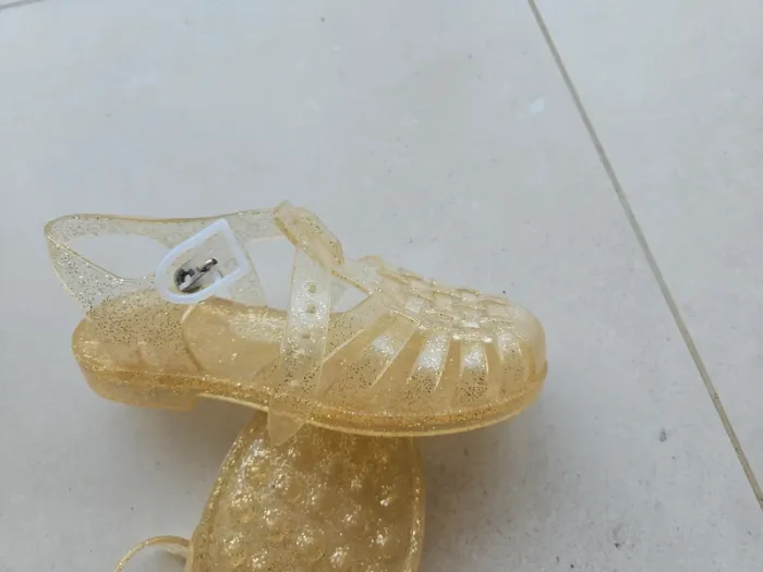 Sandales Méduses dorées paillettes pointure 29 - photo numéro 5