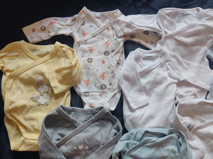 Énorme lot + de 80 vêtements, 1 mois,3 mois,6 et 9 mois - photo numéro 8