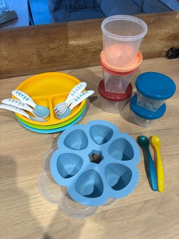 Lot beaba, assiettes, couverts et pots de conservation