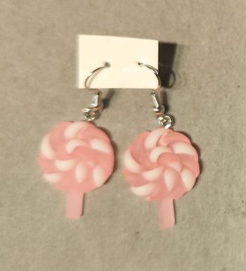 Sucettes roses et blanches en résine en boucles d'oreilles