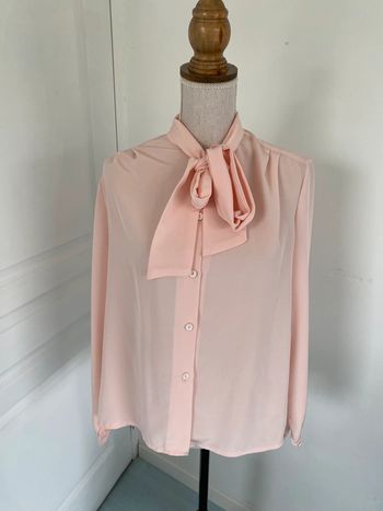 Chemise rose col lavallière
