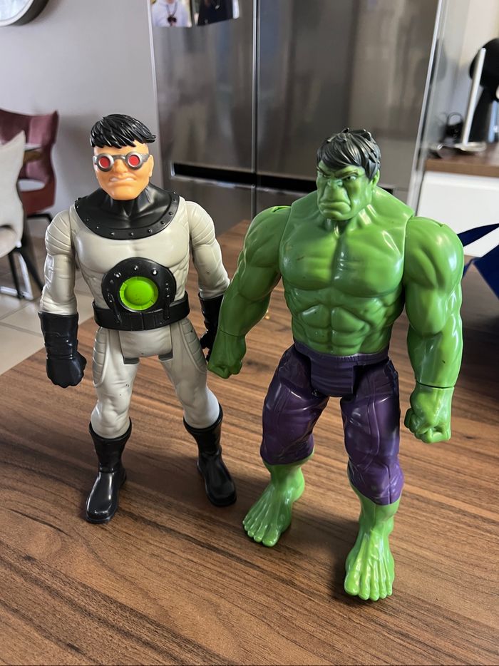 Lot figurine docteur octopus et Hulk