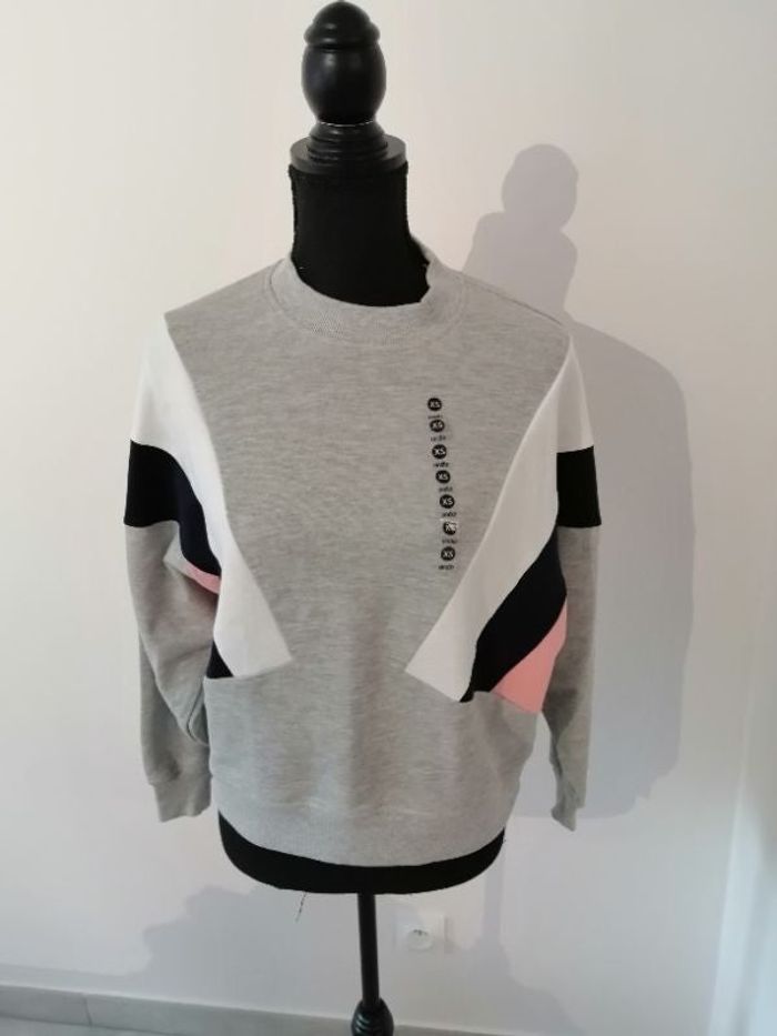 Joli pull gris taille XS