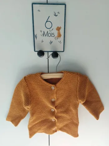 Gilet moutarde Kiabi 6 mois