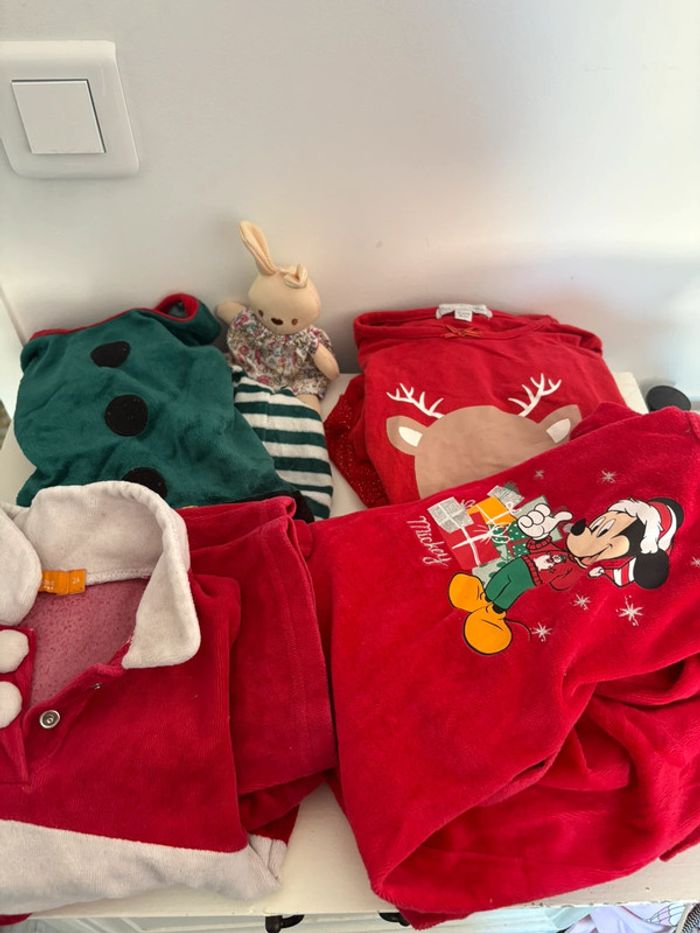 5 pyjamas de Noël 23/24 mois