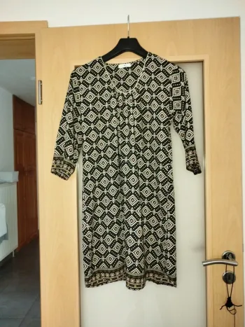 Robe manches 3/4 neuve Taille 38