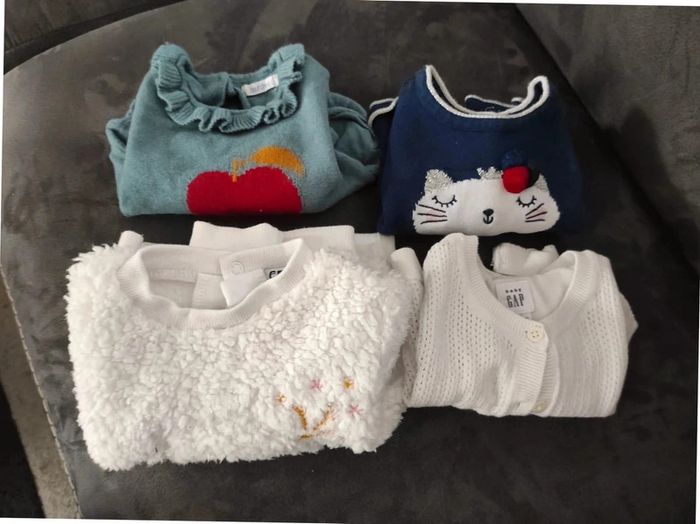 Lot 3 pulls et 1 gilet 6mois