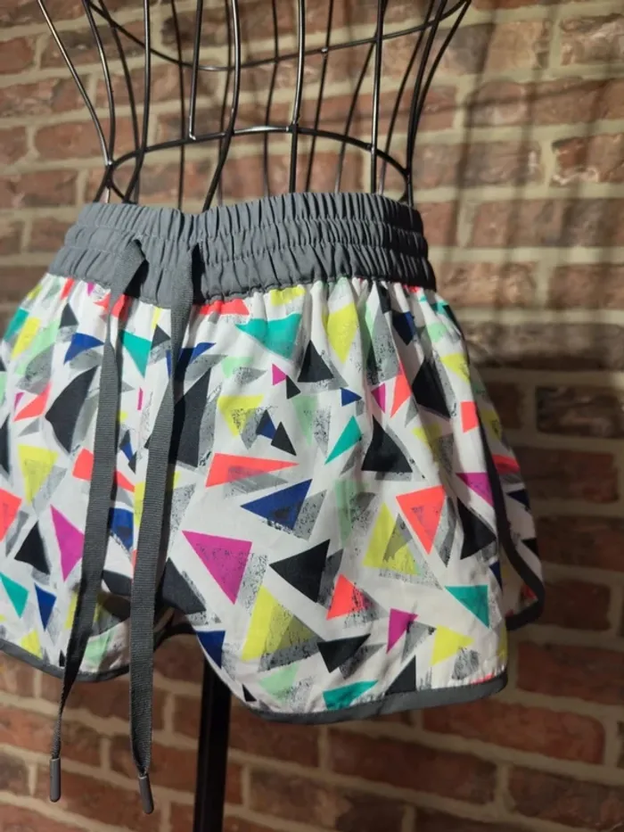 Short blanc à motifs triangle multicolores Undiz XS - photo numéro 4