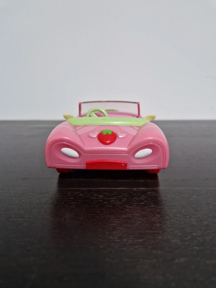 Charlotte aux fraises et sa voiture - photo numéro 5