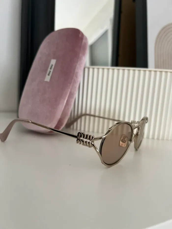 Lunette de soleil miumiu