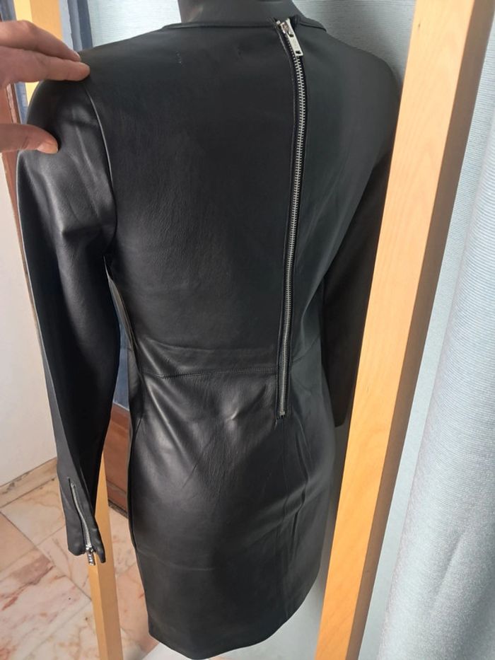 Les petites bombes robe simili noire T.36 neuve - photo numéro 10