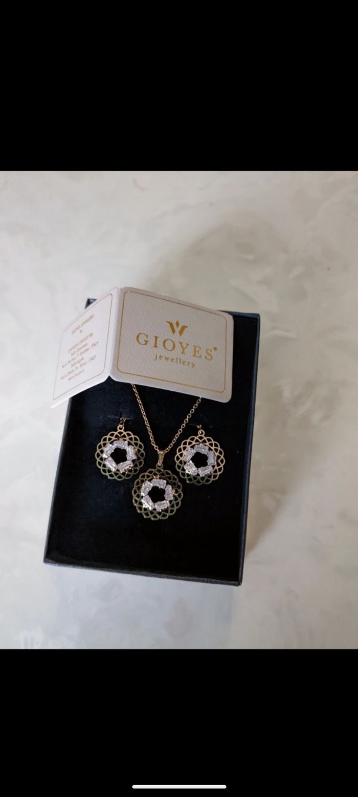 Magnifique parure Gioyes plaqué or 24 carats sertis de zirconiums. - photo numéro 4