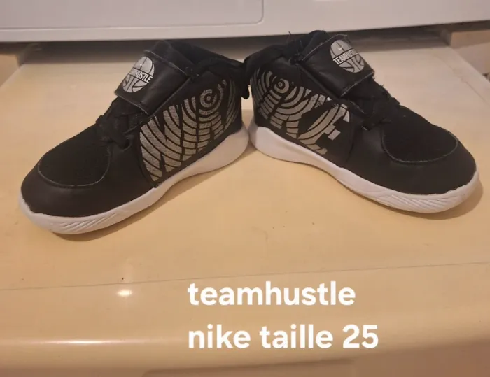 🎀 basket nike teamhustle taille 25 🎀