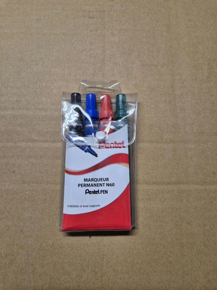 Étui 4 marqueurs Pentel N60