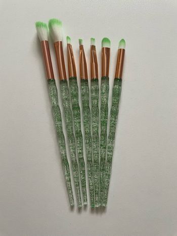 Lot pinceaux à maquillage vert