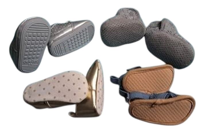 Lot de 4 paires de chaussures fille 0-3 mois TBE - photo numéro 2