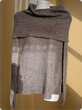 Superbe pull col réversibke épaules, manches asymétriques