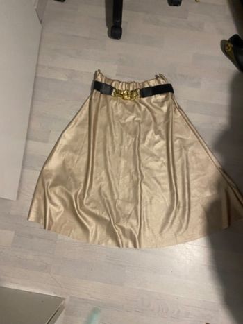 Jupe brillante dore