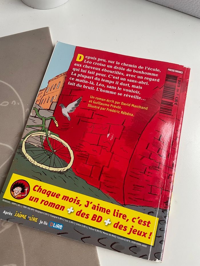 J’aime Lire - Léo et l’homme du pond - N•394 - novembre 2009 - photo numéro 2