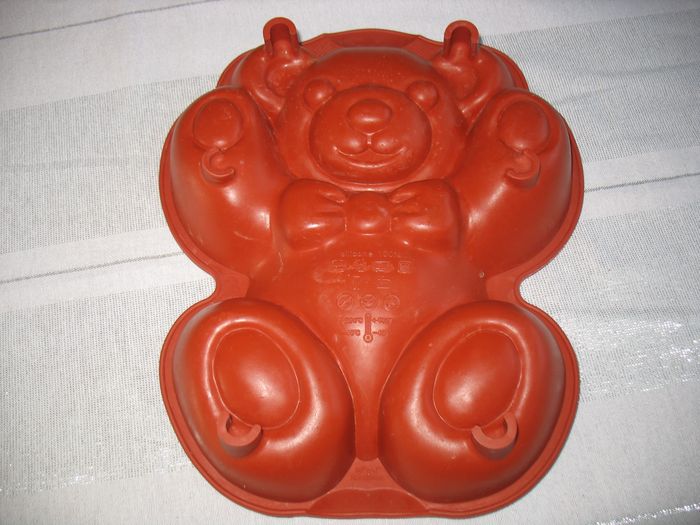 MOULE EN SILICONE ROUGE - FORME OURS - n°26 - photo numéro 2