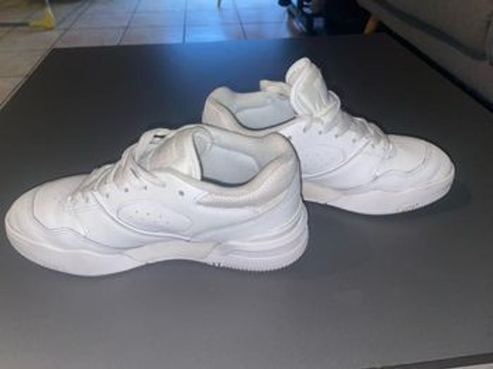 Lacoste blanche - photo numéro 2