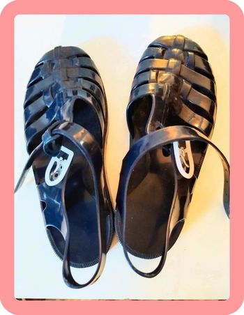 Claquettes de plage taille 27/28 en très bon état