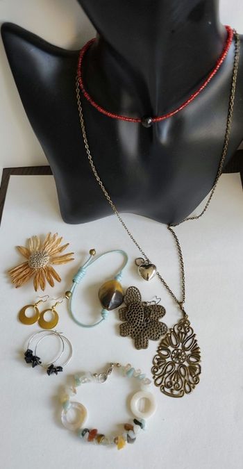 Lot de bijoux fantaisie