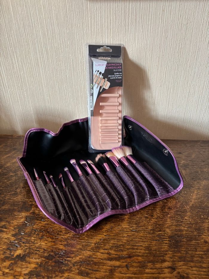 Trousse de 12 pinceaux à maquillage Glow et Support pour pinceaux