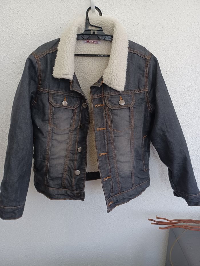 Veste en jean doublé 12 ans marque U essentiel en très bon état coloris bleu used.