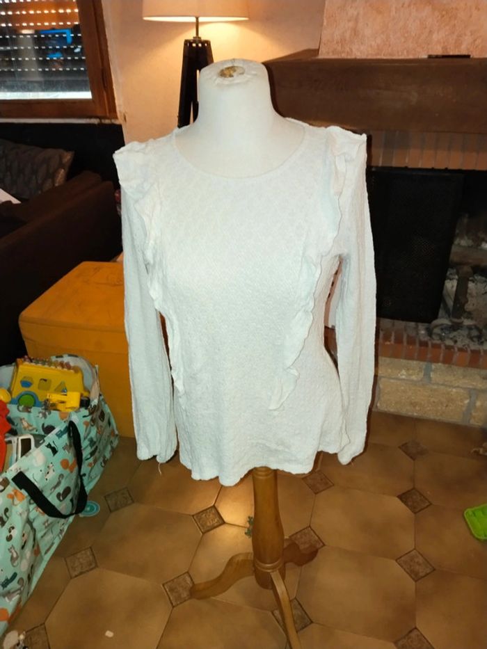 Pull a volants blanc