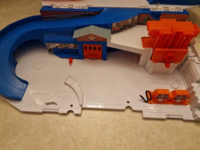 Garage Hotwheels transportable - photo numéro 2