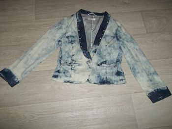 Veste APART jean délavé par endroits et clouté taille 38/40 TBE