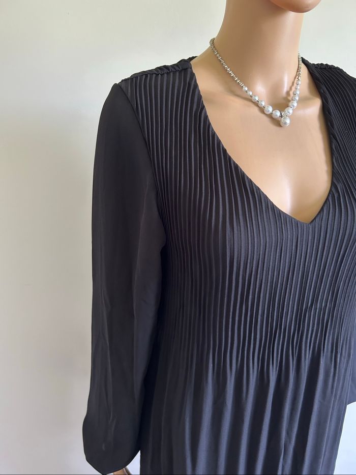Robe noire plissée à manches longues EDJI taille 36 comme neuve - photo numéro 4