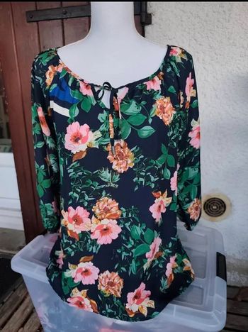 Haut M zinzane. Jamais porté 