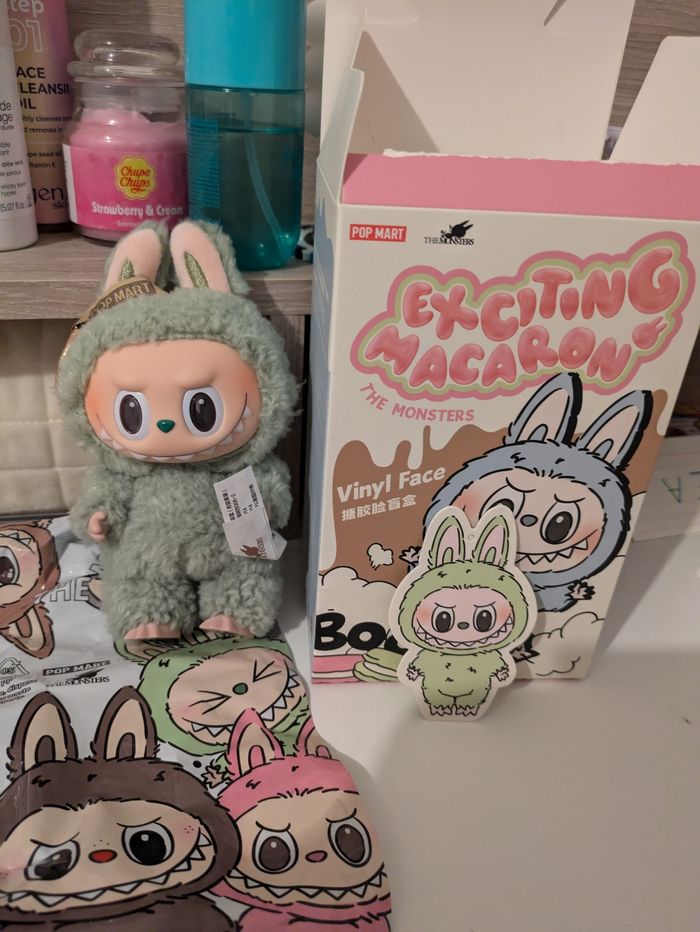 Labubu authentique macaron vert