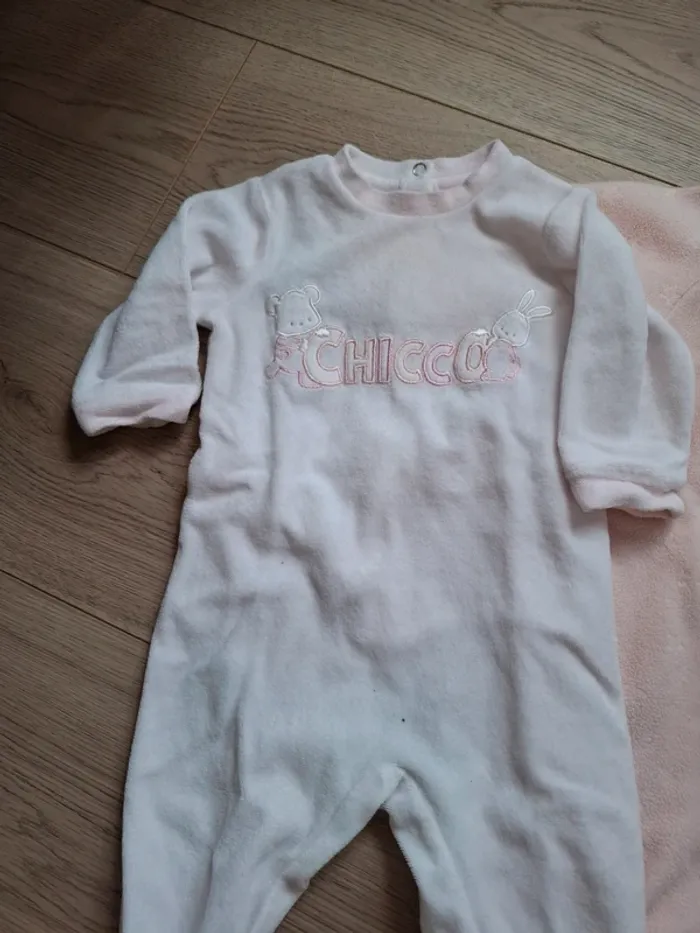 Lot pyjamas bébé 6 mois - photo numéro 2