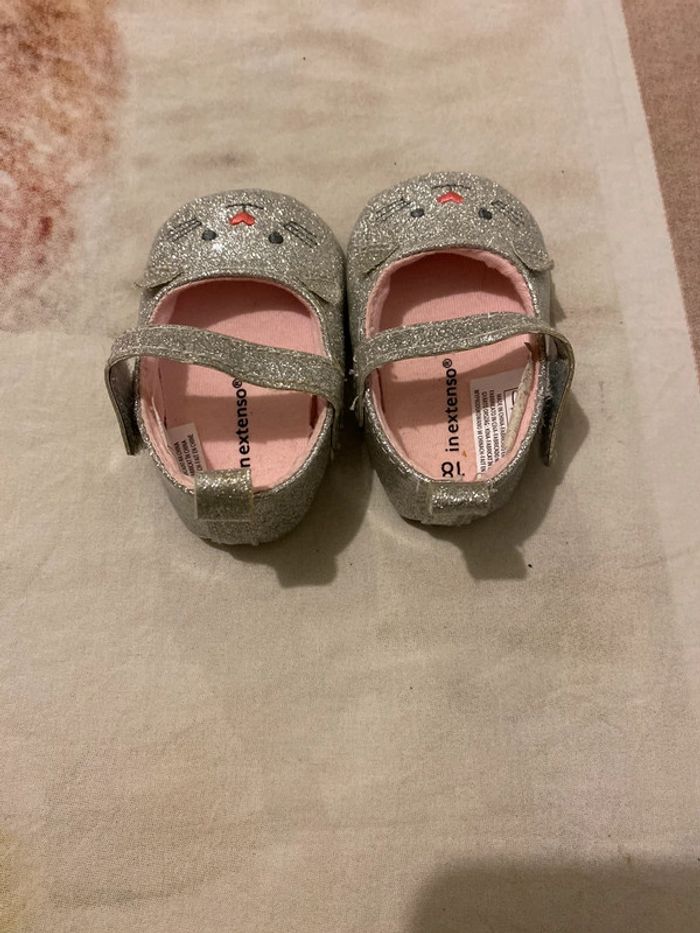 Chaussures bébé fille taille 18 - photo numéro 2