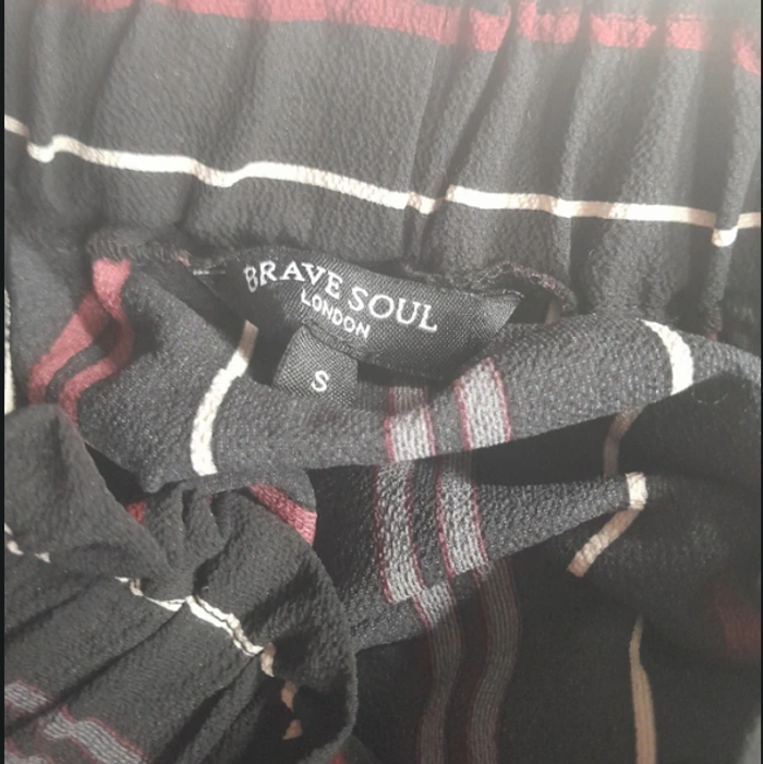 Jupe mi longue à rayures noire blanche et rouge avec une ceinture Brave Soul taille S - photo numéro 3