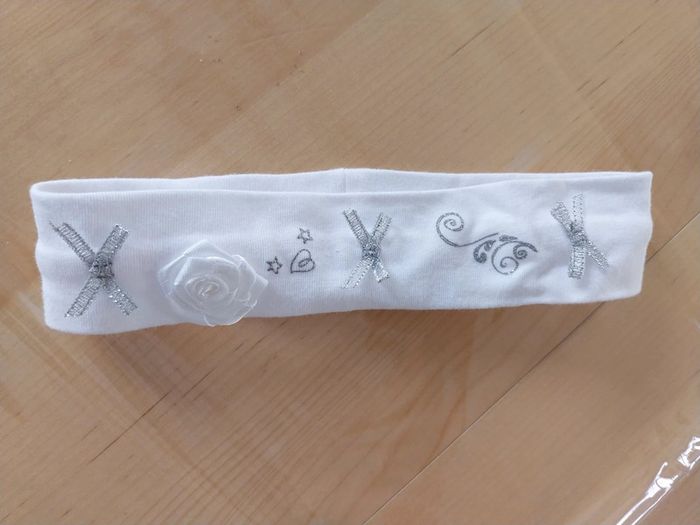 Bandeau bébé fille blanc et argenté cérémonies - photo numéro 2