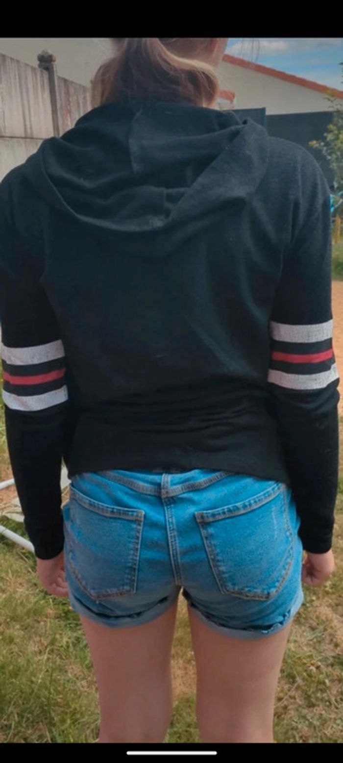 Pull noir fin a capuche carton cerise 🍒 - photo numéro 2