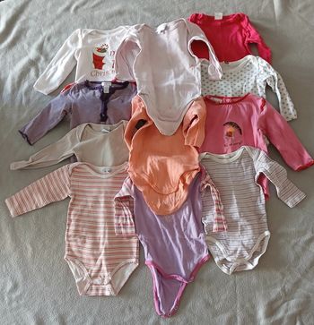 Lot bodies 12 mois