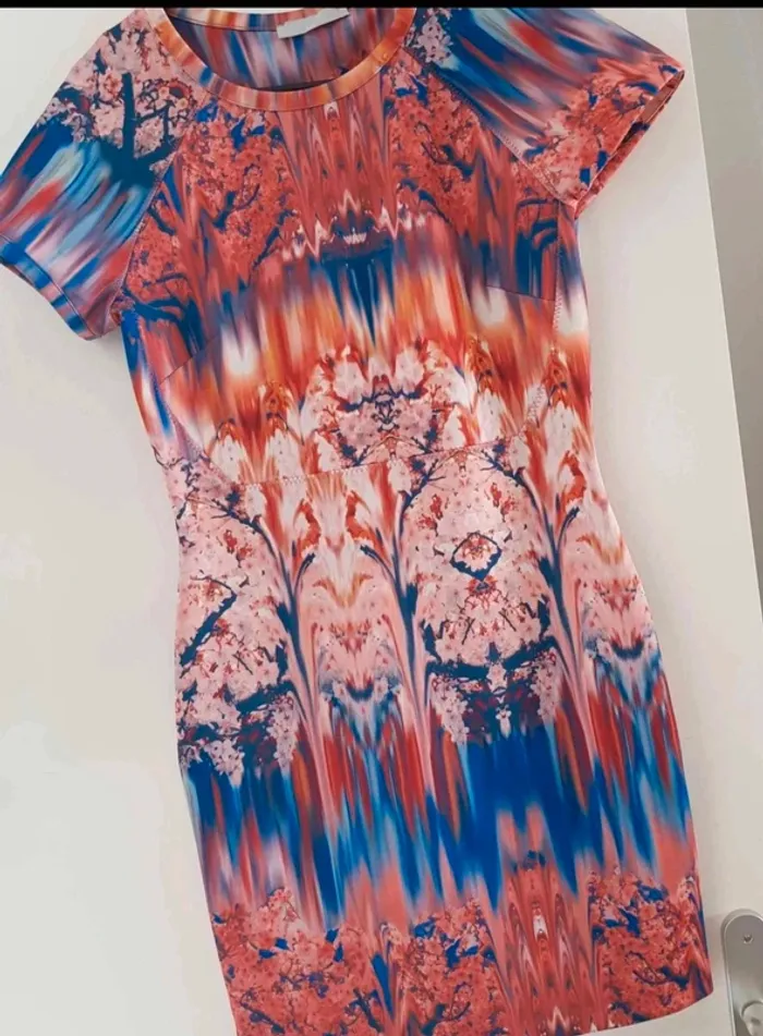 Robe zara  moulante taille  38