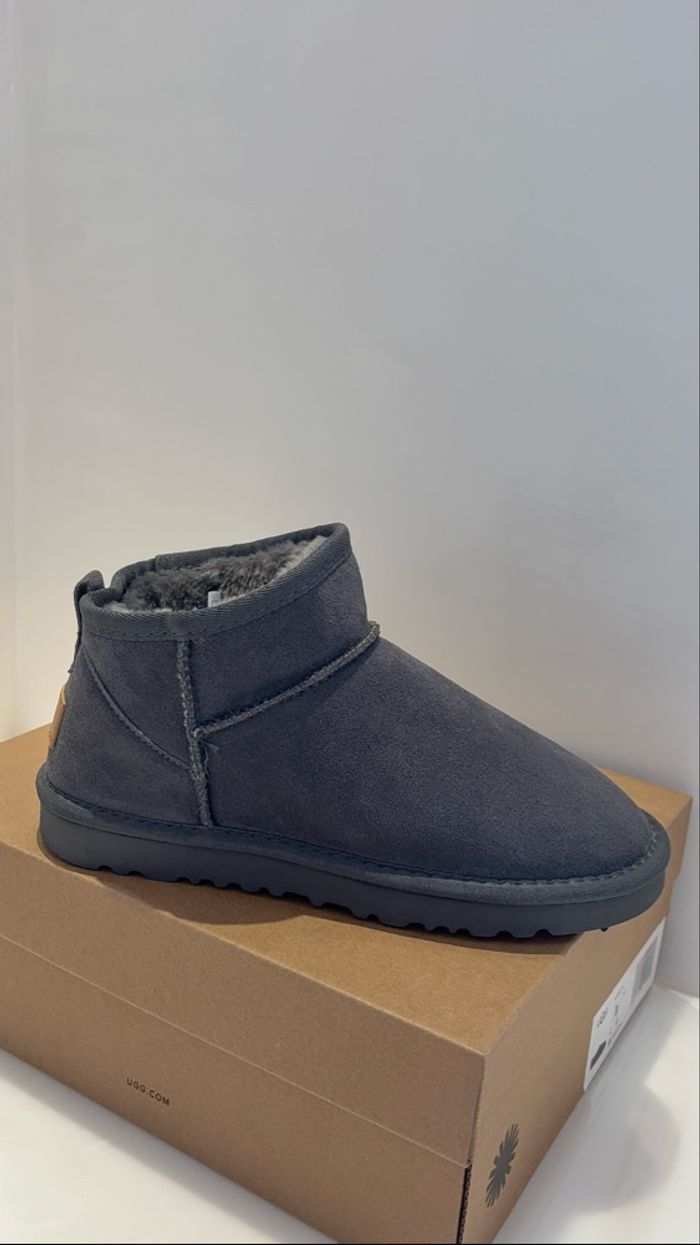 Pantoufles UGG Neuf Taille 39 - photo numéro 3