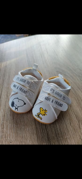 Petite baskets Snoopy bébé