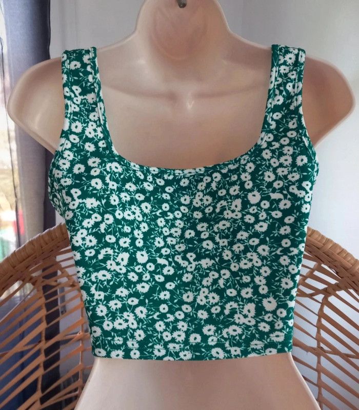 Top court vert et blanc a fleurs taille 34 - photo numéro 7