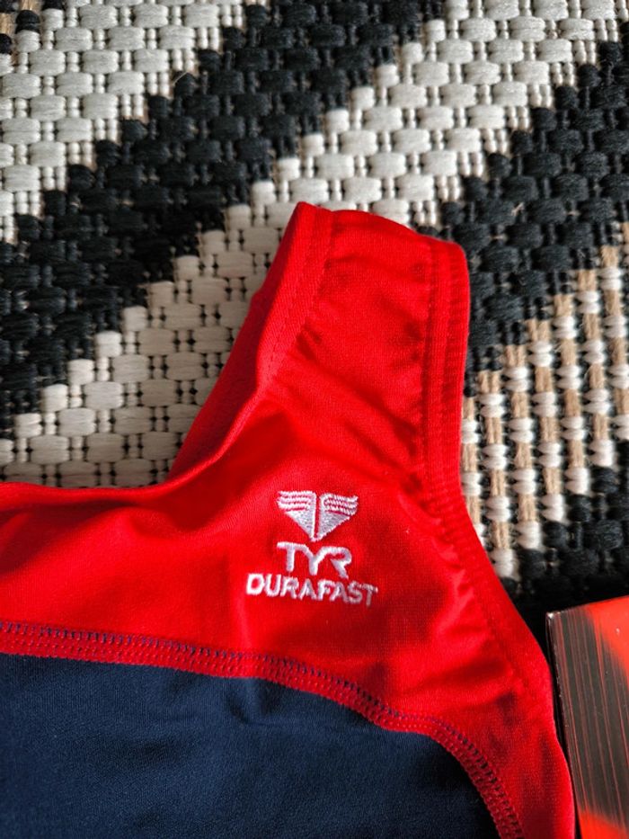 Maíllot de bain tyr taille 8ans neuf - photo numéro 2