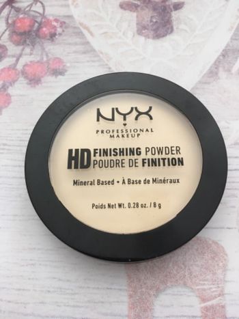 Poudre de finition HD Nyx teinte banana neuve