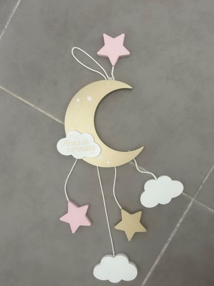 Décoration en bois chambre enfant