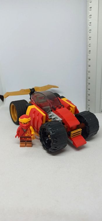 Véhicule voiture avec personnage lego ninjago