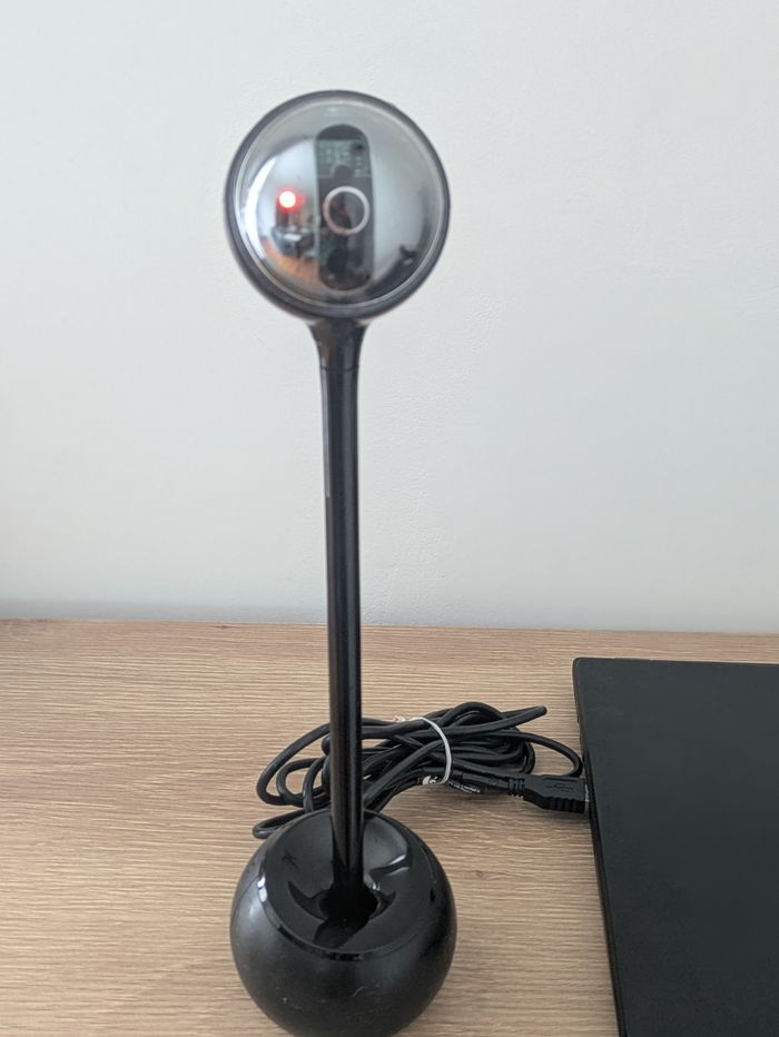 Webcam rotative sur pied Logitech - photo numéro 2